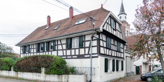 Belle maison alsacienne de 215 m2 avec cour intérieure et 2 garages sur 4,34 ares