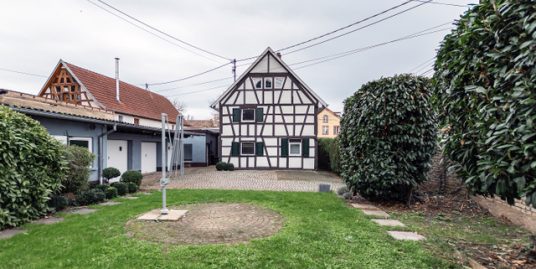 Ensemble immobilier  place Gl de Gaulle  Souffelweyersheim