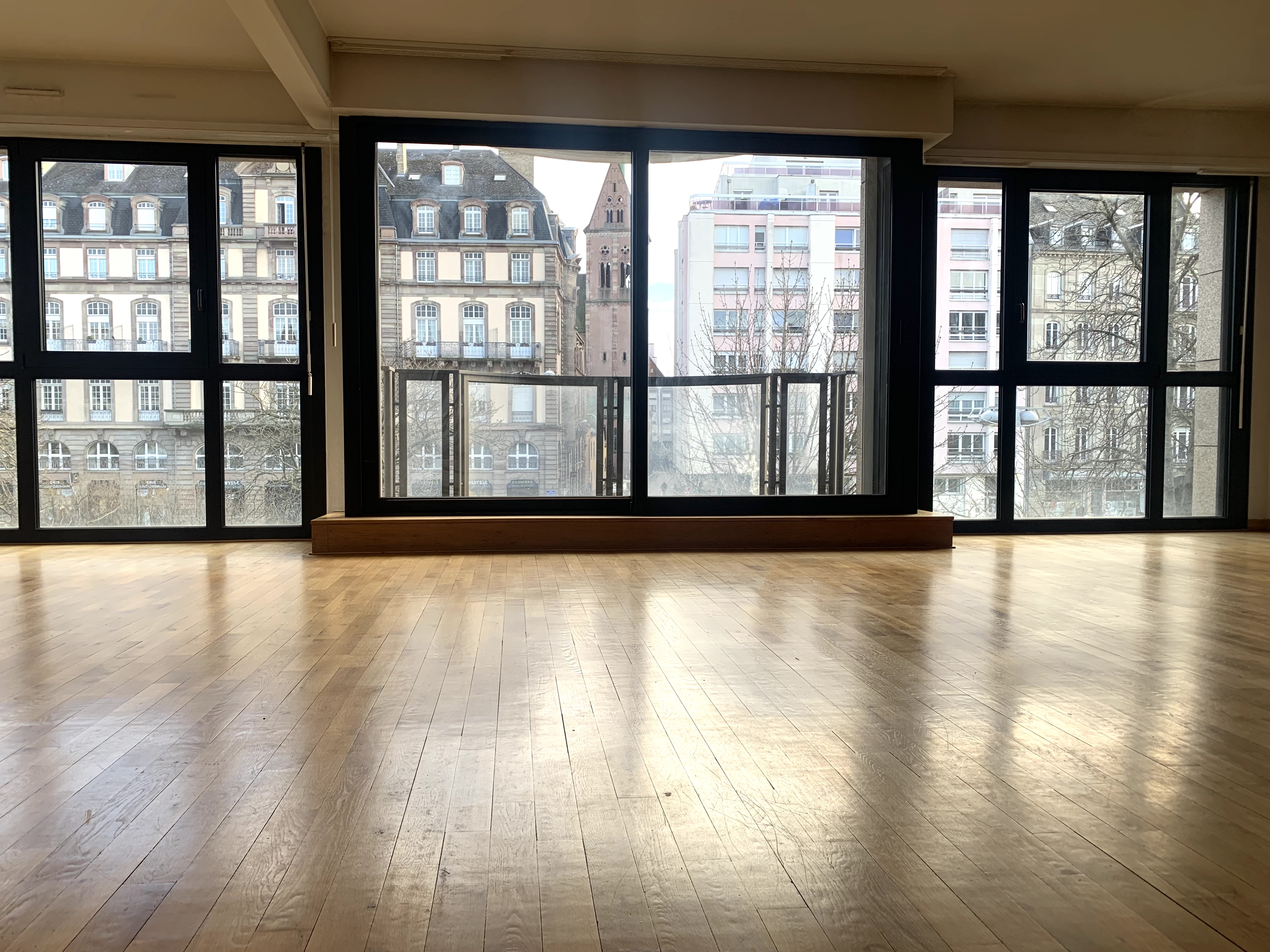 Magnifique appartement vue sur les quais;3/4 pièces avec double parking en sous-sol